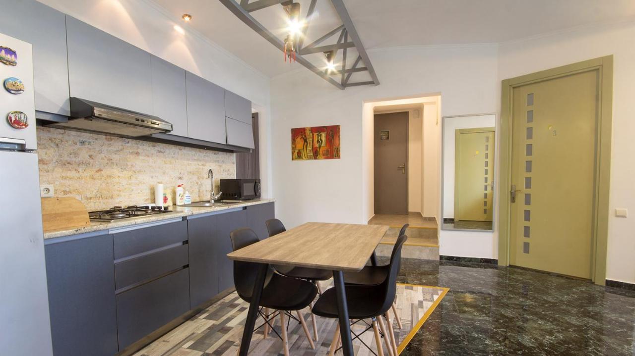 4 Bedroom Apartment On Liberty Square Τυφλίδα Εξωτερικό φωτογραφία